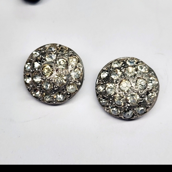 Thirty-Nine Assorted Antique And Vintage Rhinestone Buttons - Picture 3 of 16